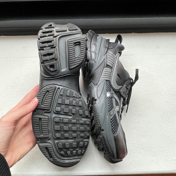 Nike V2K Run Black/Anthracite/Dark Smoke Grey Women’s 8.5 NWOB, Worn Twice - Picture 3 of 5
